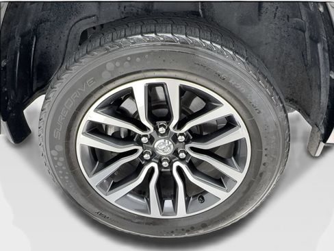 Used 2025 RAM 1500 Limited AWD/4WD image 17