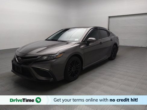 Used 2022 Toyota Camry SE FWD image 1