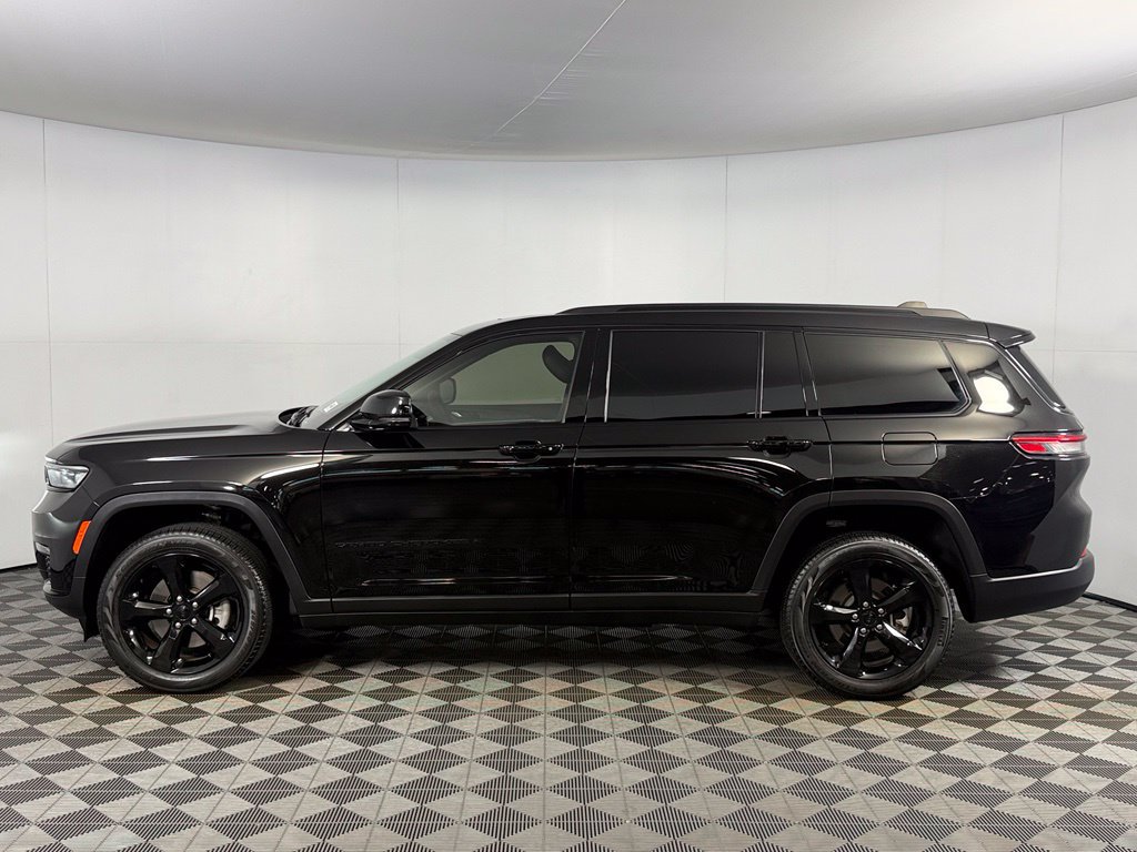 Used 2025 Jeep Grand Cherokee L Limited w/ Black Appearance Package RWD image 10