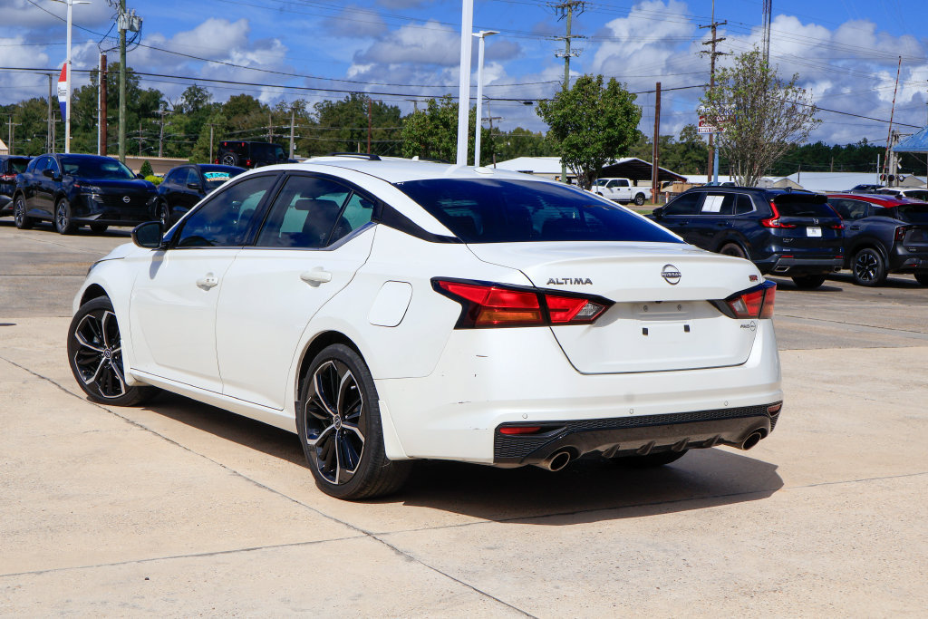 Used 2024 Nissan Altima 2.5 SR w/ SR Premium Package FWD image 2