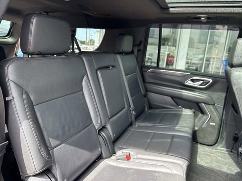 Used 2023 Chevrolet Suburban LT w/ LT Signature Plus Package AWD/4WD image 10