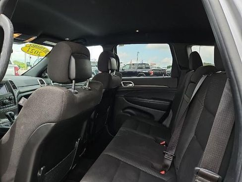 Used 2021 Jeep Grand Cherokee Laredo RWD image 17
