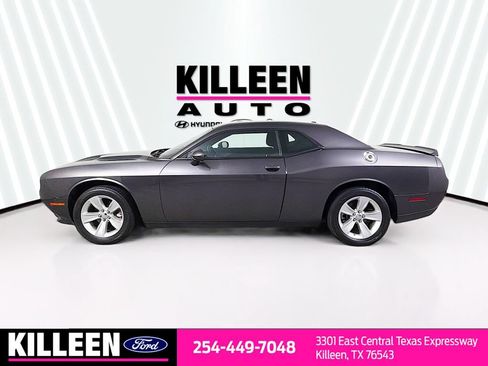 Used 2023 Dodge Challenger SXT RWD image 4