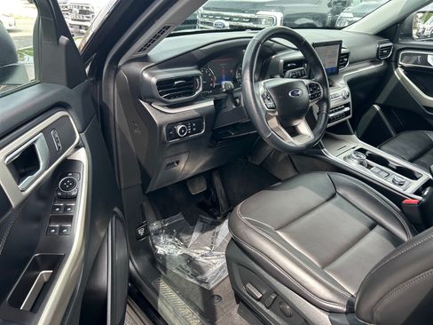 Certified 2023 Ford Explorer XLT w/ Equipment Group 202A AWD/4WD image 7