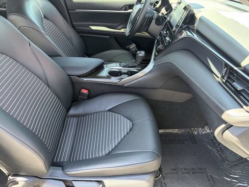 Certified 2022 Toyota Camry SE w/ Convenience Package FWD image 16