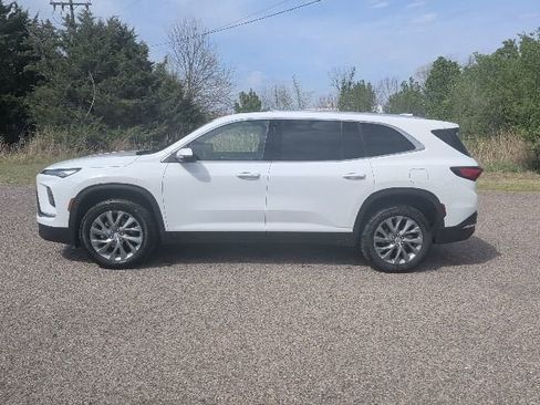 Certified 2025 Buick Enclave Preferred FWD image 2