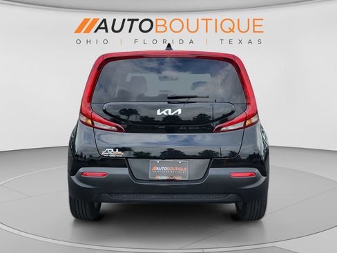 Used 2022 Kia Soul LX w/ Technology Package FWD image 4