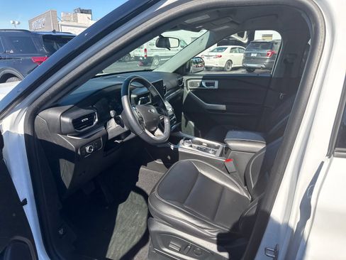 Used 2023 Ford Explorer XLT w/ Equipment Group 202A AWD/4WD image 11