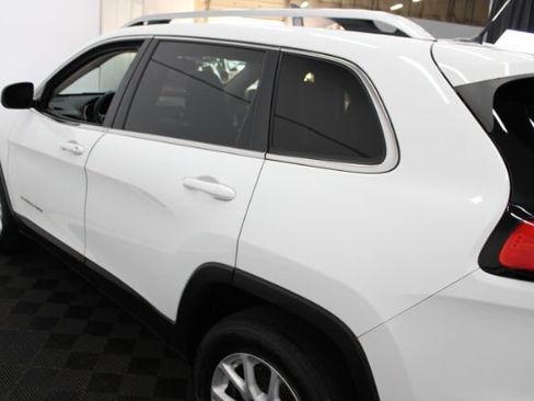 Used 2014 Jeep Cherokee Latitude w/ Cold Weather Group AWD/4WD image 9