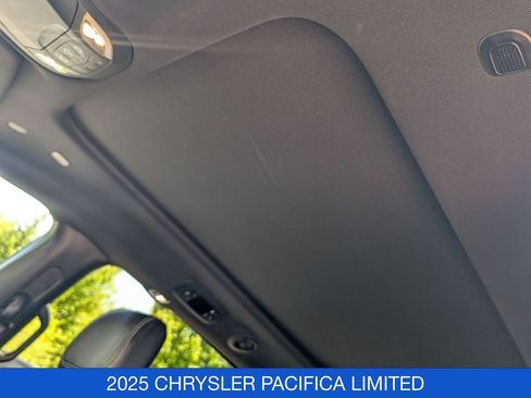 Used 2025 Chrysler Pacifica Limited FWD image 16