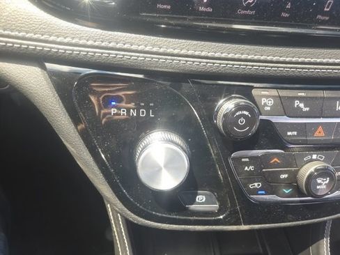 Used 2024 Chrysler Pacifica Limited FWD image 31