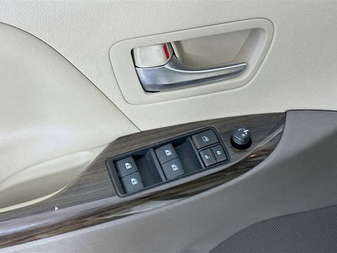 Used 2020 Toyota Sienna XLE w/ XLE Navigation Package FWD image 30
