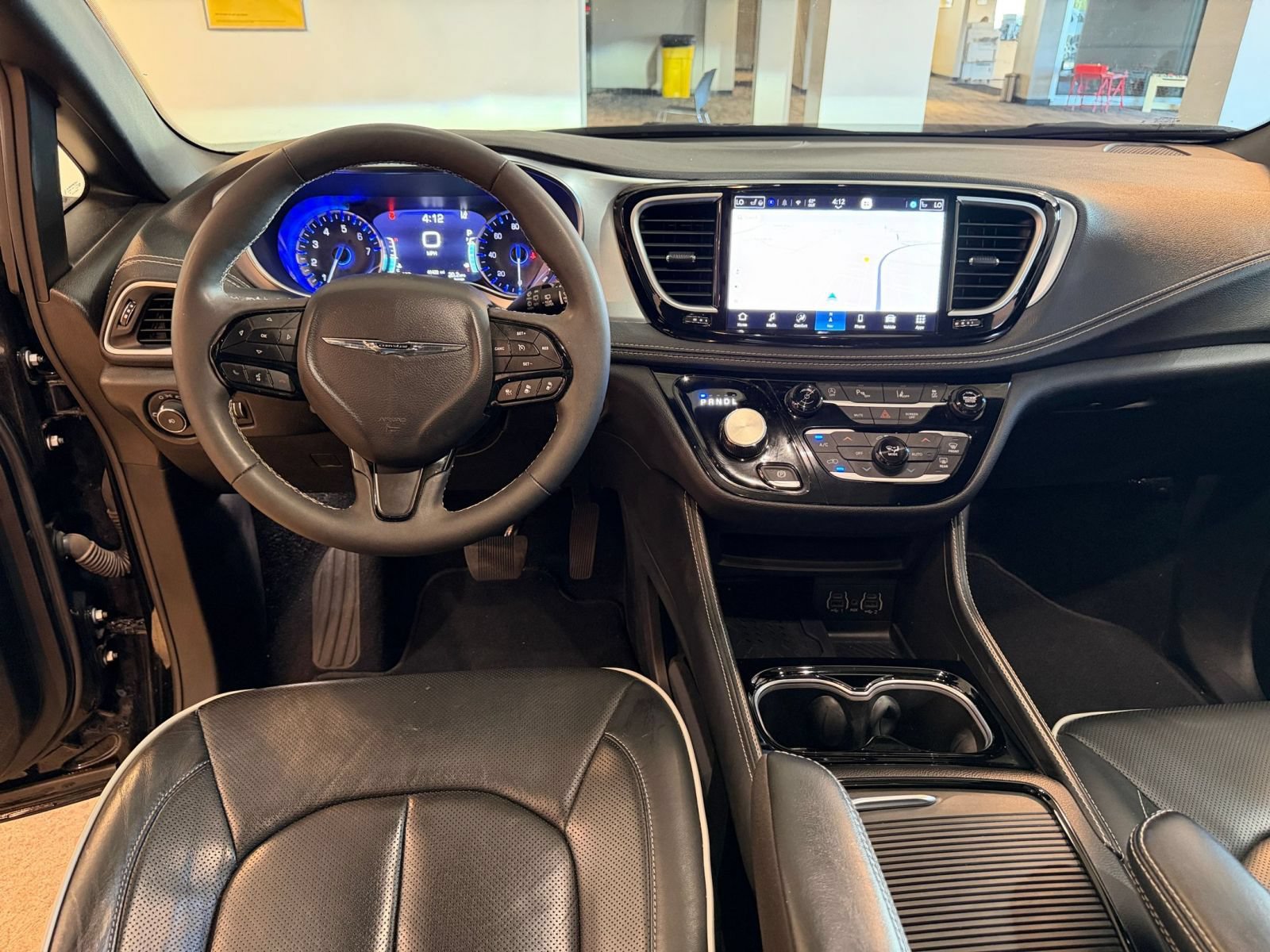 Used 2025 Chrysler Pacifica Limited FWD image 37