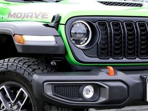 Used 2025 Jeep Gladiator Mojave image 3