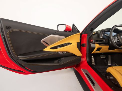 Used 2020 Chevrolet Corvette Stingray Premium Cpe w/ 3LT Preferred Equipment Group RWD image 17