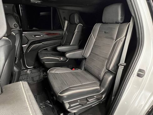 Used 2023 Cadillac Escalade Premium Luxury image 22