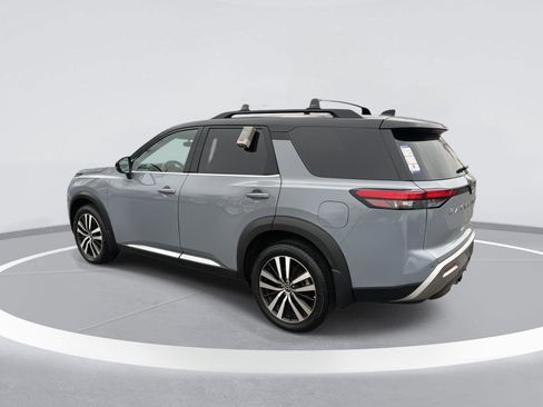 Used 2023 Nissan Pathfinder Platinum image 6