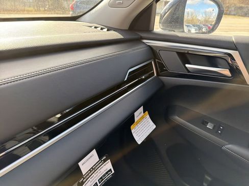 New 2026 Mitsubishi Outlander AWD image 23