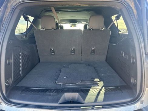 Used 2025 GMC Yukon XL Elevation image 8