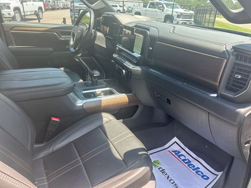 Used 2023 Chevrolet Silverado 1500 High Country w/ Technology Package image 19