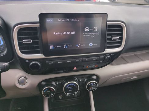 Used 2025 Hyundai Venue SEL FWD image 18