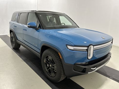 Used 2025 Rivian R1S Adventure AWD/4WD image 7