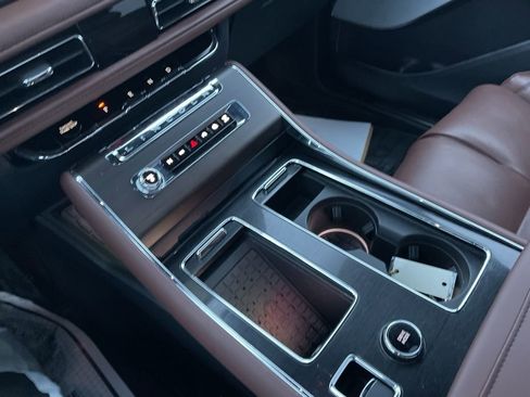 Used 2025 Lincoln Aviator Reserve w/ Equipment Group 201A image 24