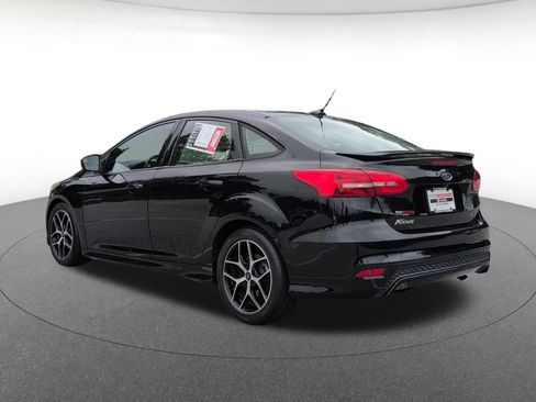 Used 2016 Ford Focus SE w/ SE Sport Package FWD image 3