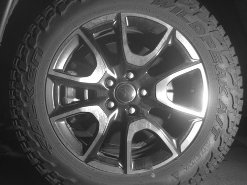 Used 2025 Jeep Compass Trailhawk AWD/4WD image 9