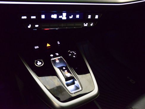 Used 2025 Audi Q4 e-tron Premium Plus w/ Premium Plus image 15