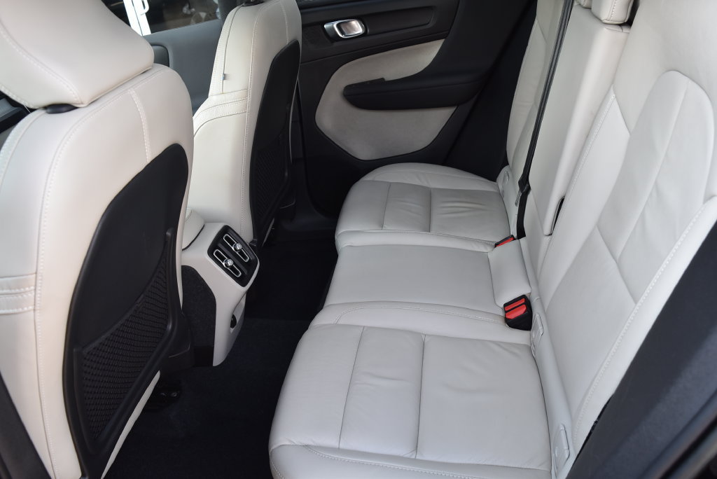 Used 2023 Volvo XC40 B4 Ultimate FWD image 10