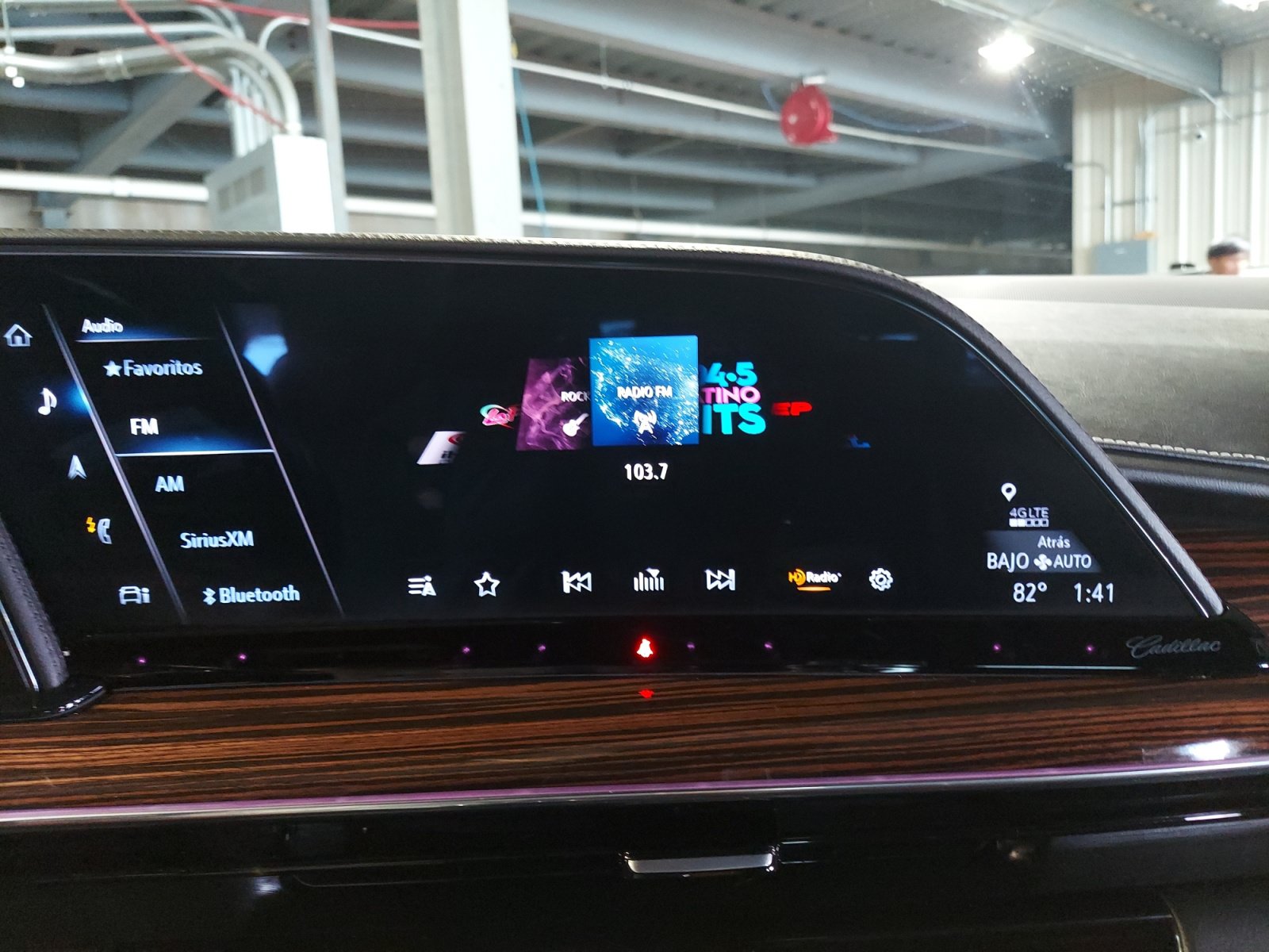 Used 2023 Cadillac Escalade Premium Luxury RWD image 17