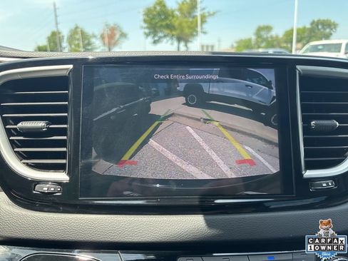 Used 2024 Chrysler Pacifica Touring-L FWD image 52