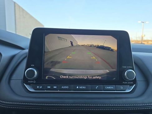 Used 2024 Nissan Rogue SV image 9