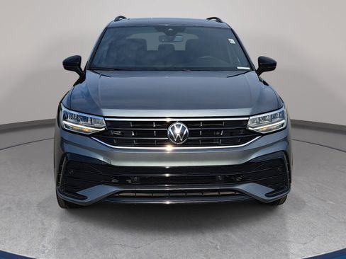 Used 2023 Volkswagen Tiguan SE R-Line FWD image 2