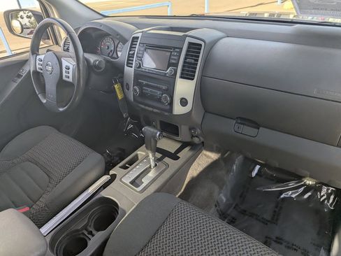 Used 2017 Nissan Frontier SV image 10