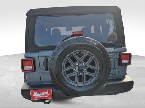 Used 2024 Jeep Wrangler Sport S image 5