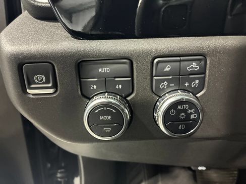 Used 2025 GMC Sierra 1500 SLT AWD/4WD image 22