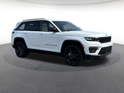 Certified 2025 Jeep Grand Cherokee Limited w/ Black Appearance Package AWD/4WD image 8