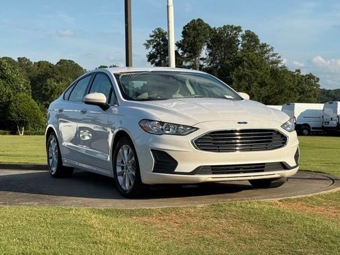 Used 2020 Ford Fusion SE FWD image 1
