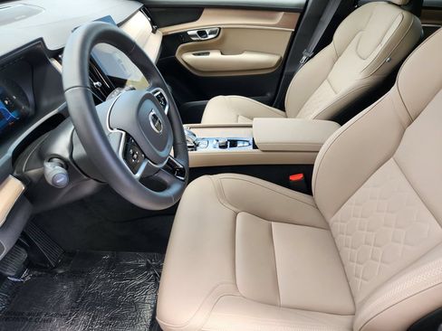 New 2026 Volvo XC90 B6 Plus w/ Protection Package Premier AWD/4WD image 4