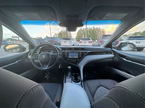 Used 2018 Toyota Camry LE image 29