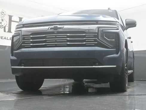 New 2025 Chevrolet Suburban Premier image 35