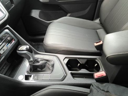Used 2023 Volkswagen Tiguan SE FWD image 42