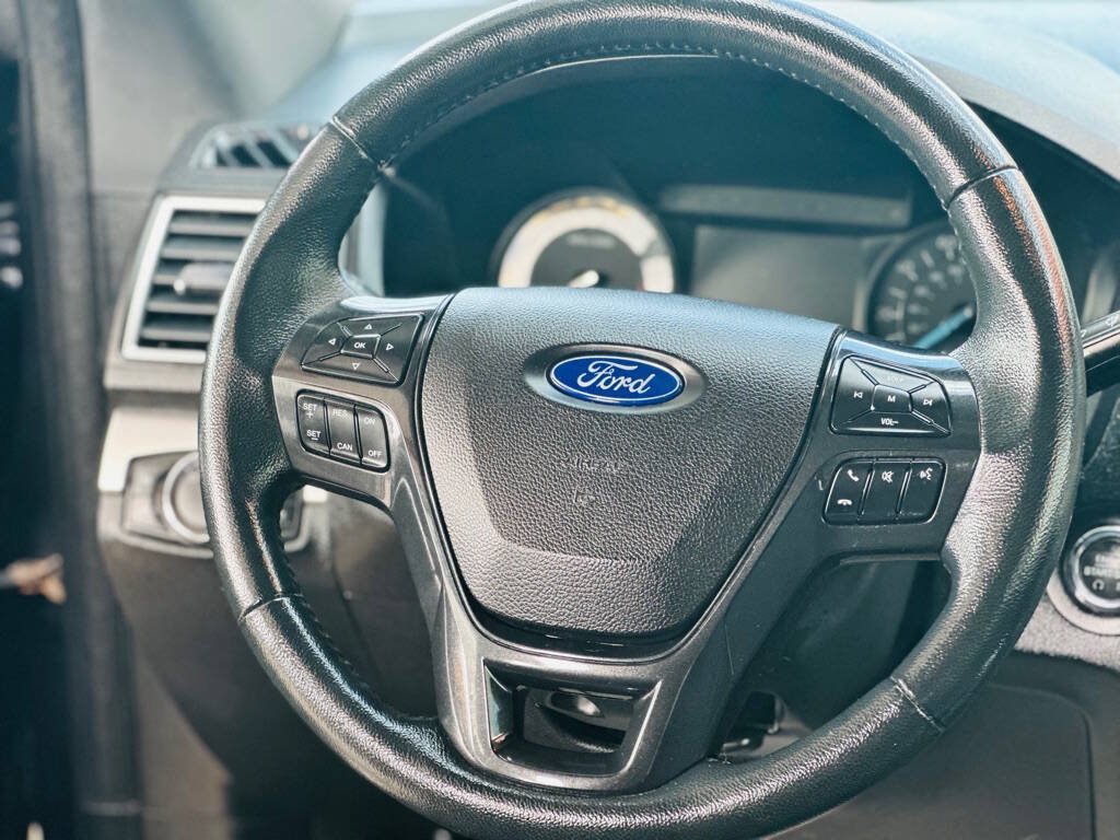 Used 2017 Ford Explorer XLT FWD image 15