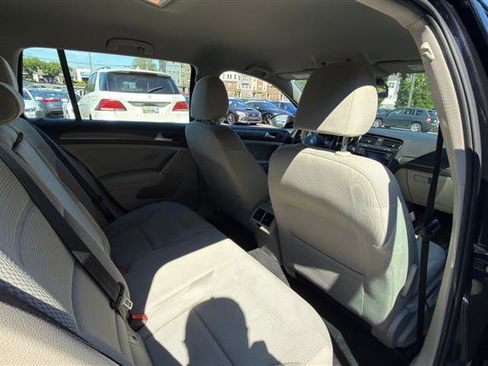 Used 2018 Volkswagen Golf SportWagen FWD image 18