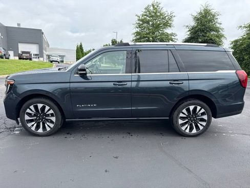 Used 2025 Ford Expedition Platinum w/ Driver's Package AWD/4WD image 4