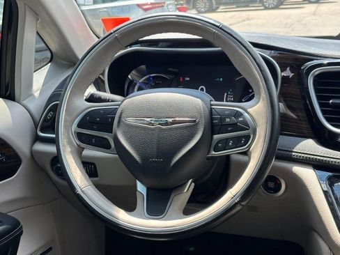 Used 2021 Chrysler Pacifica Limited w/ Premium & Safety Sphere Group image 13