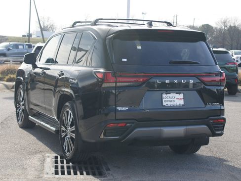 Used 2025 Lexus LX 700h Luxury image 18