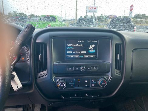Used 2018 Chevrolet Silverado 1500 Custom w/ Custom Value Package AWD/4WD image 29